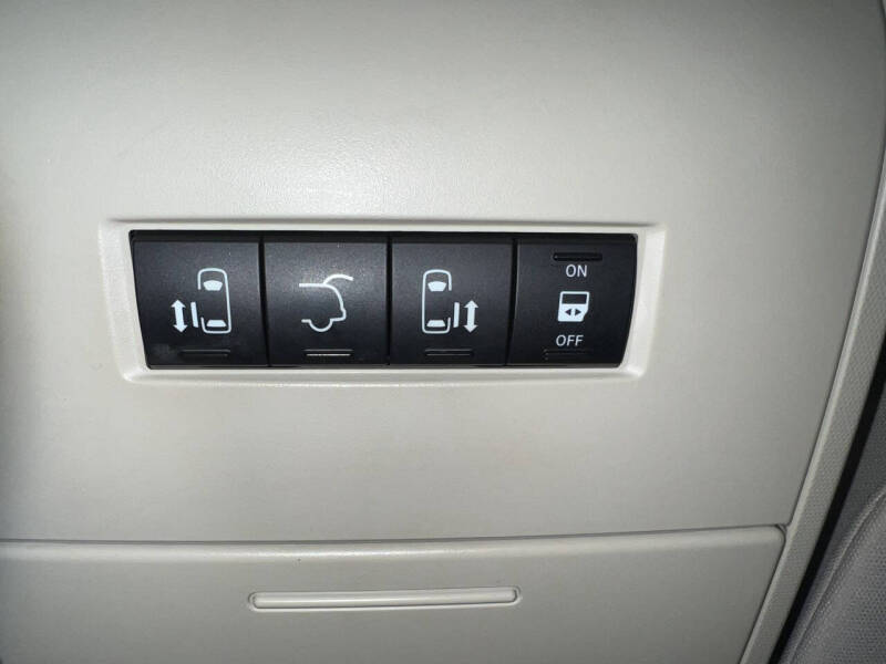 2012 Chrysler Town and Country Touring