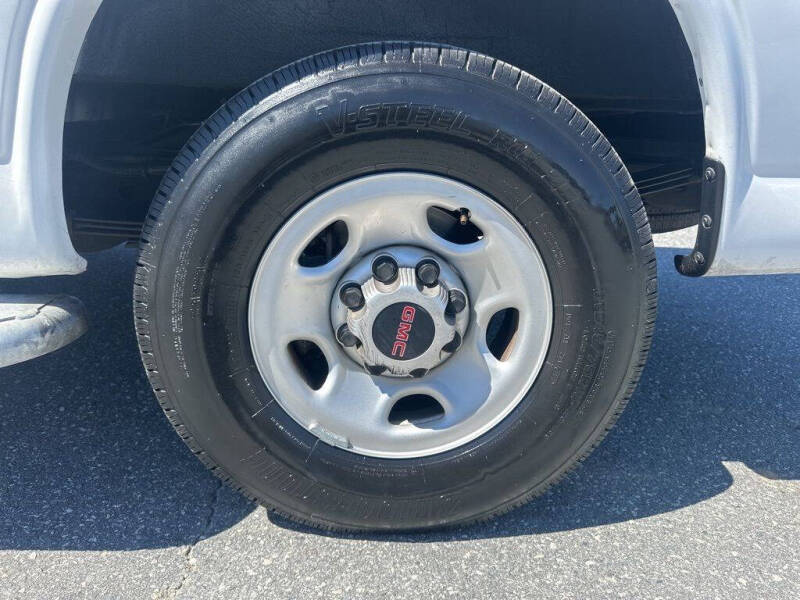 2023 GMC Savana 2500