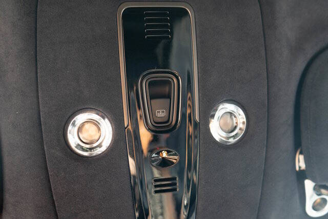 2021 Aston Martin DBX 23