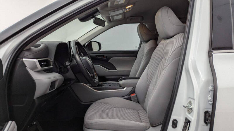 2022 Toyota Highlander LE