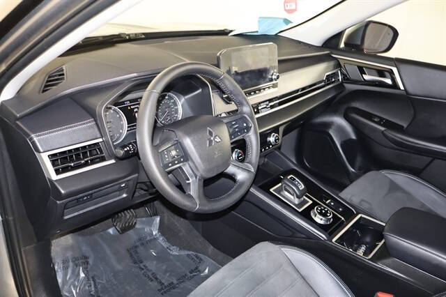 2023 Mitsubishi Outlander SE