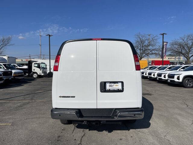 2025 Chevrolet Express 2500