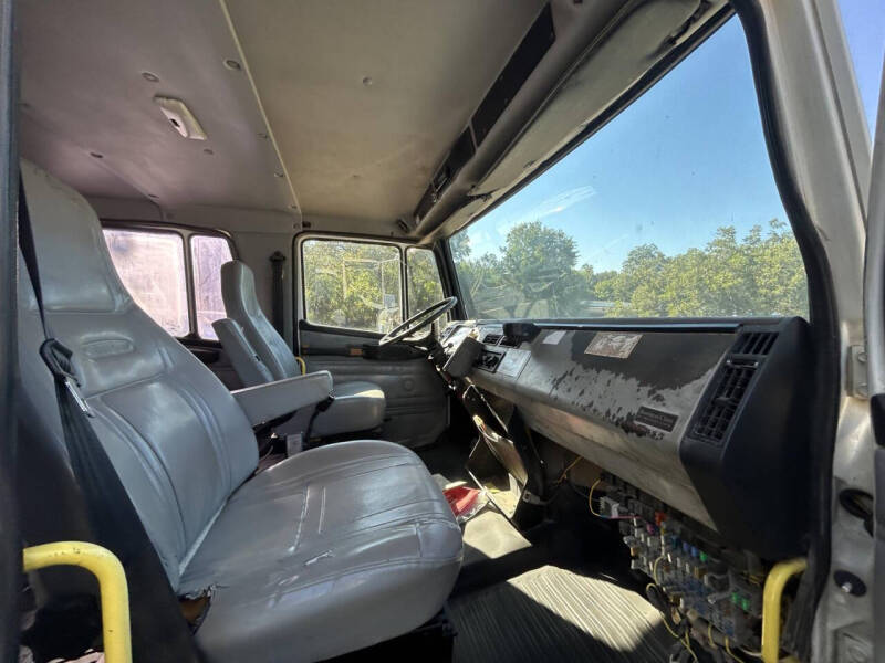 2002 Freightliner FL70