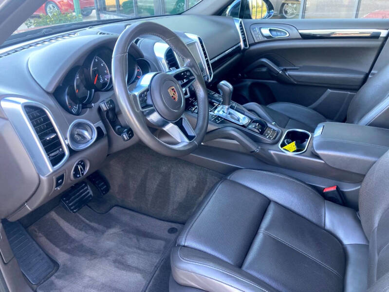 2017 Porsche Cayenne Platinum Edition