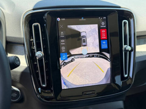 2026 Volvo XC40 B5 Plus