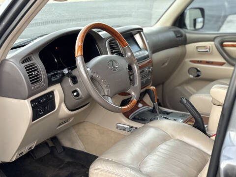 2004 Lexus LX 470