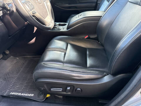 2017 Toyota Highlander SE