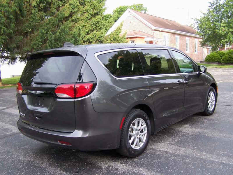 2022 Chrysler Voyager LX