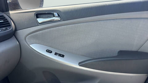 2013 Hyundai Accent SE