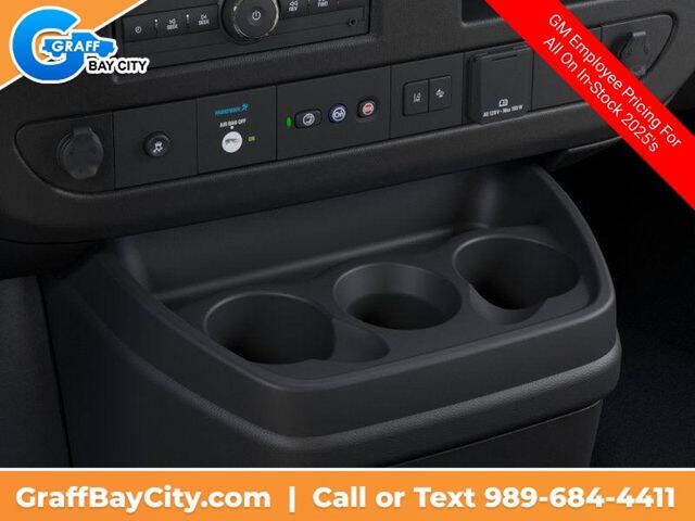 2025 Chevrolet Express 3500