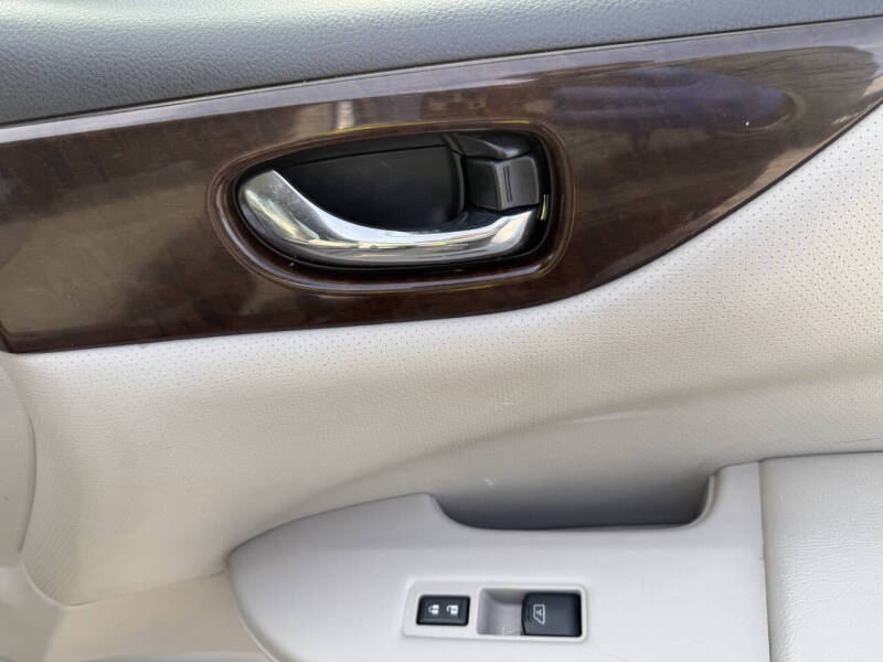 2017 Nissan Quest SV