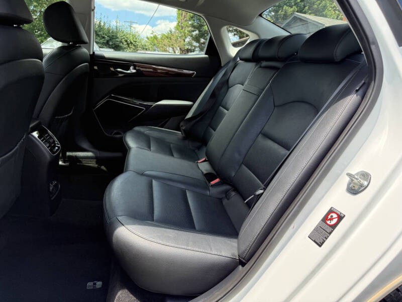 2017 Kia Cadenza Technology