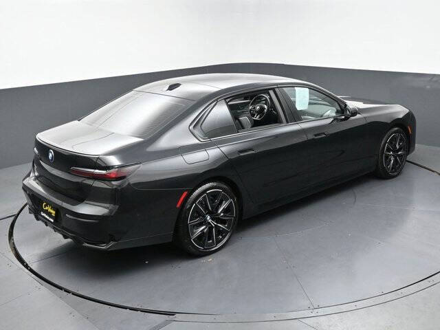 2023 BMW 7 Series 740i