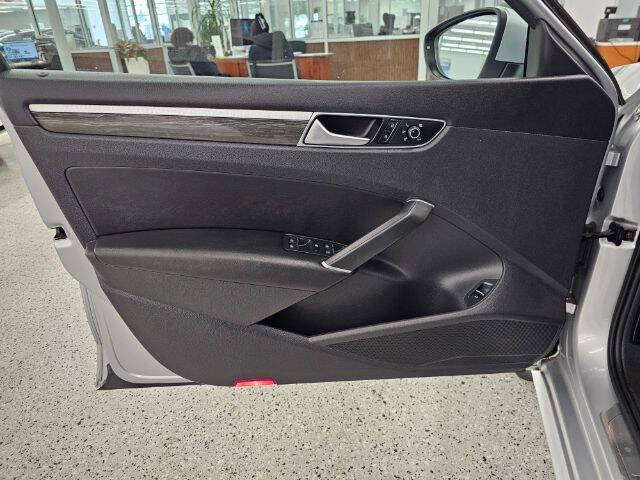 2016 Volkswagen Passat V6 SEL Premium