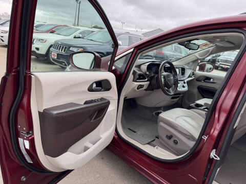 2017 Chrysler Pacifica Touring-L
