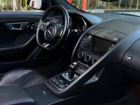 2016 Jaguar F-TYPE R