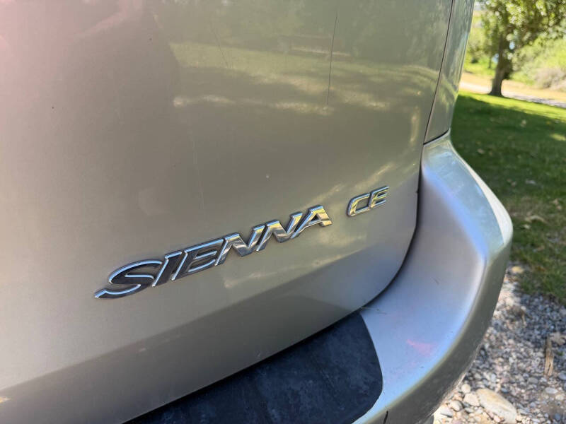 2010 Toyota Sienna LE 7-Passenger