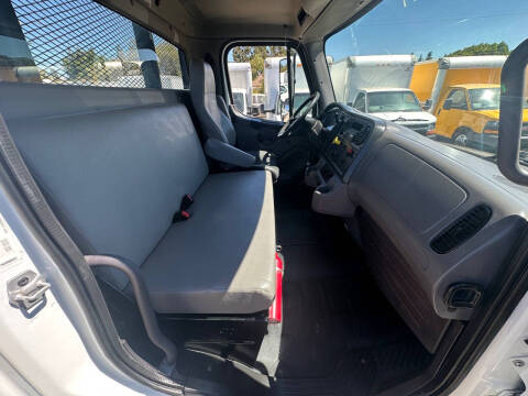 2016 Freightliner M2 106