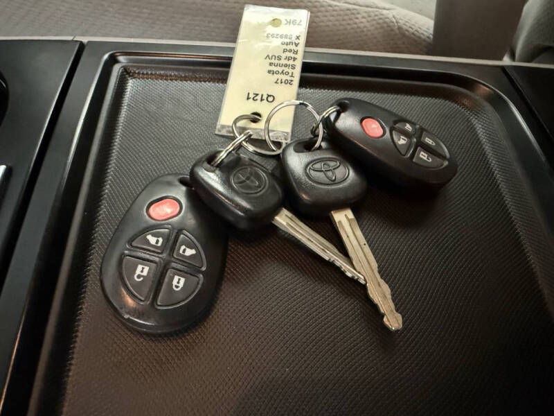 2017 Toyota Sienna LE 8-Passenger