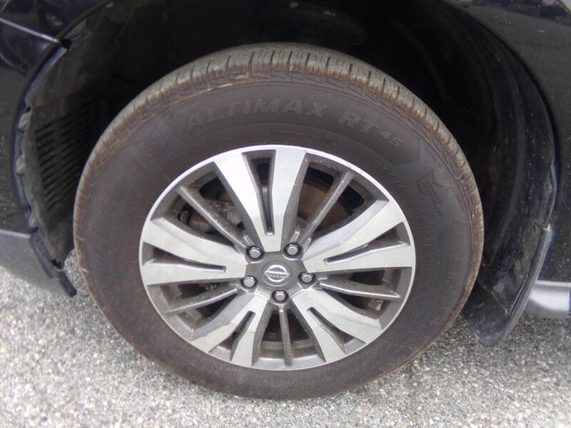 2017 Nissan Pathfinder SL