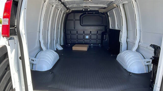 2025 Chevrolet Express 2500