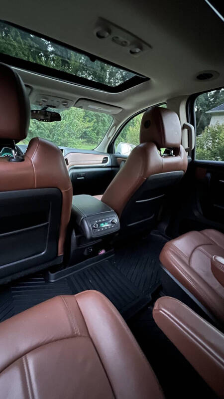 2017 Chevrolet Traverse 2LT - Photo 3