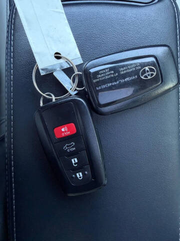 2021 Toyota Highlander LE