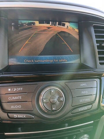 2017 Nissan Pathfinder SV