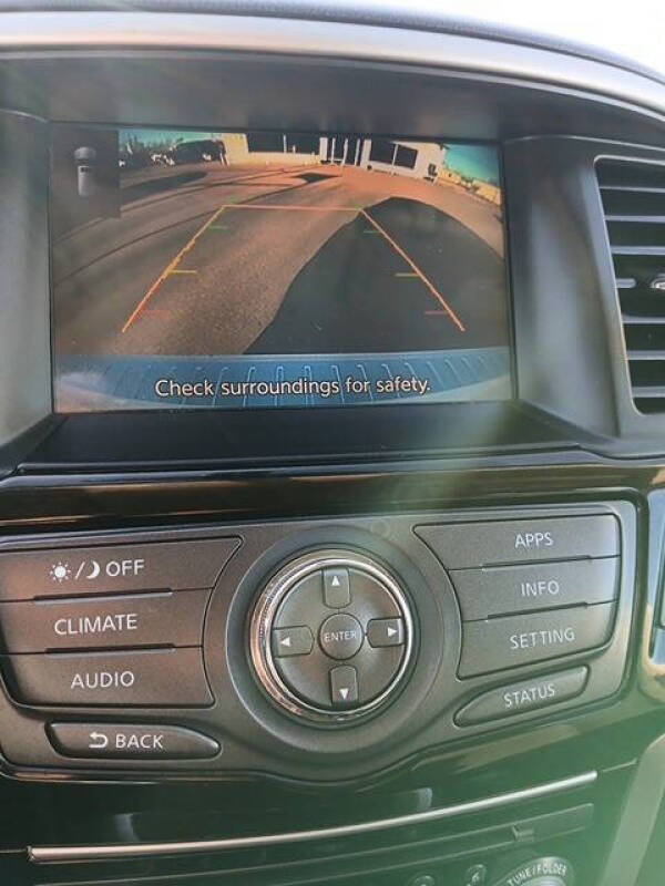 2017 Nissan Pathfinder SV