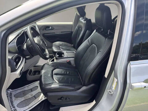 2022 Chrysler Pacifica Touring L