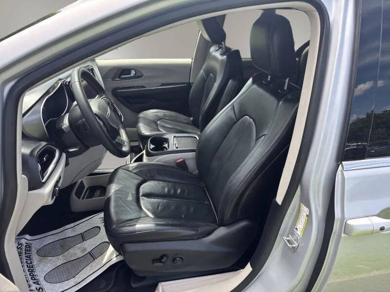 2022 Chrysler Pacifica Touring L