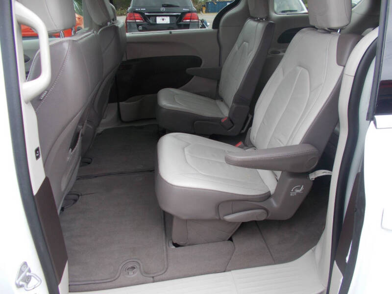 2017 Chrysler Pacifica Touring-L