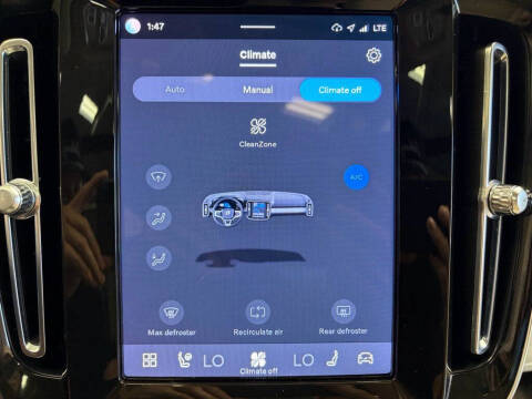 2023 Volvo XC40 B5 Plus Dark Theme