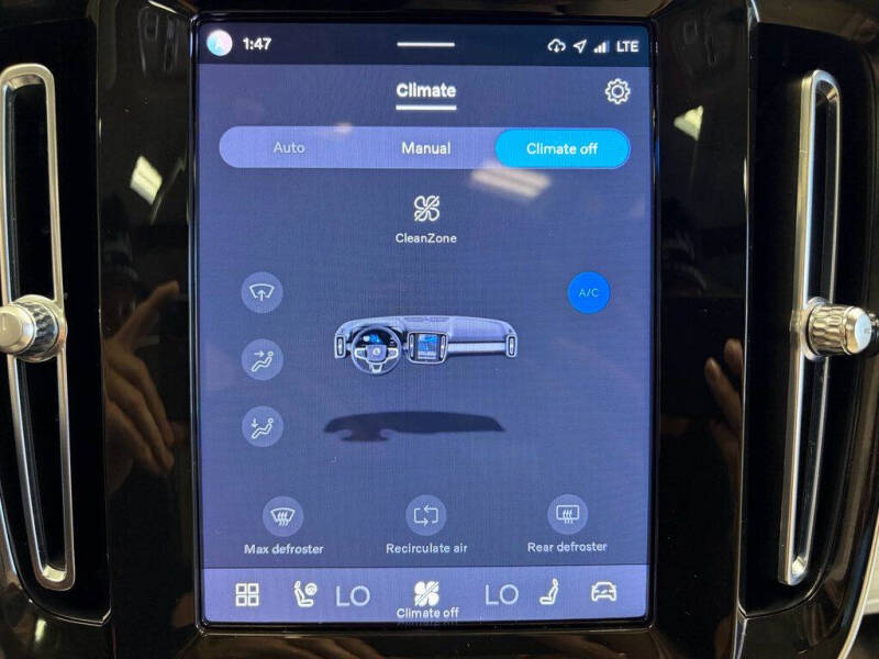 2023 Volvo XC40 B5 Plus Dark Theme
