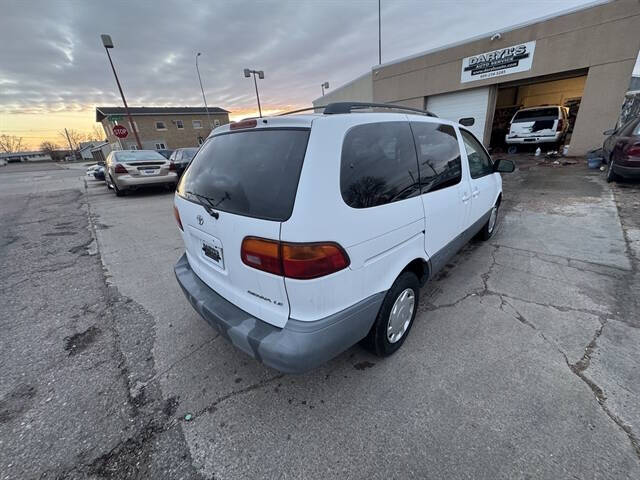 1998 Toyota Sienna LE