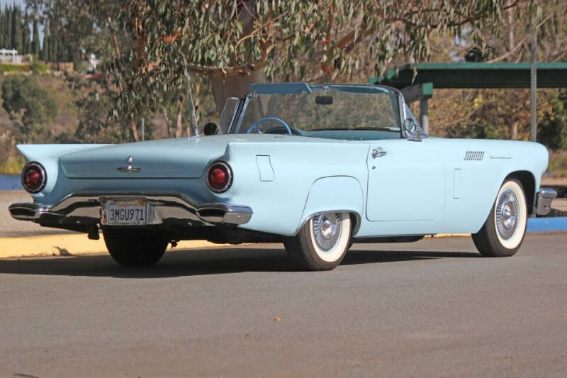 1957 Ford Thunderbird
