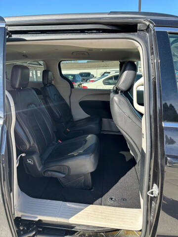 2017 Chrysler Pacifica Touring-L