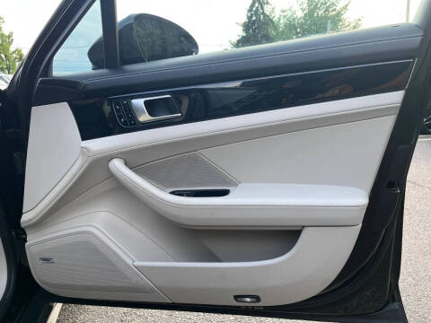 2017 Porsche Panamera