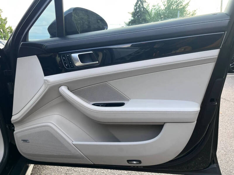 2017 Porsche Panamera
