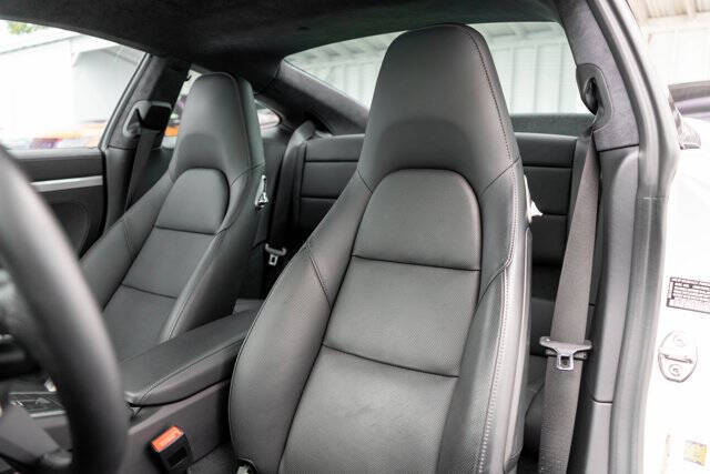 2019 Porsche 911 16