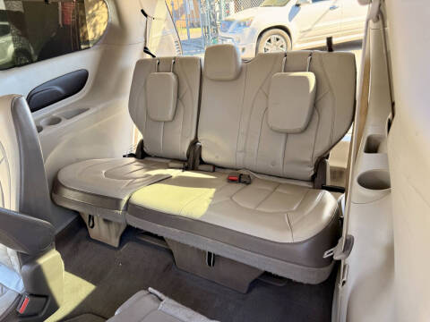 2017 Chrysler Pacifica Touring-L