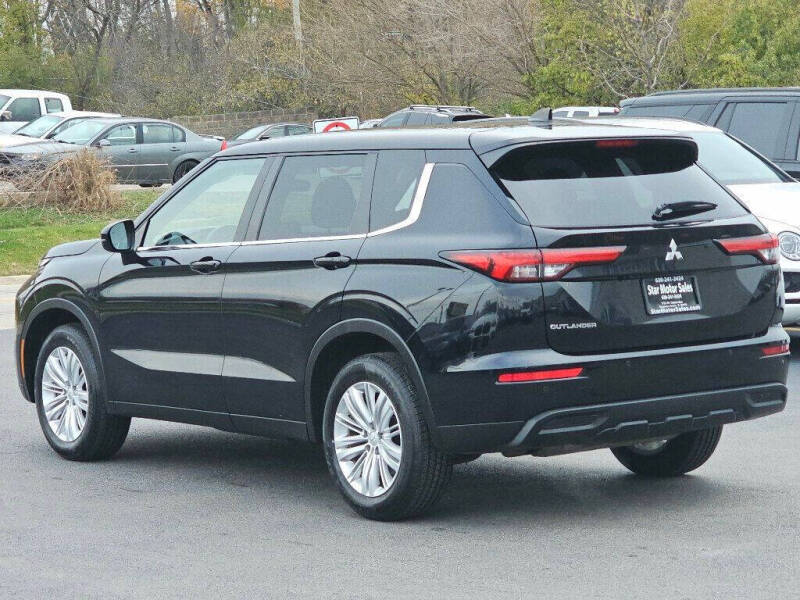 2022 Mitsubishi Outlander ES