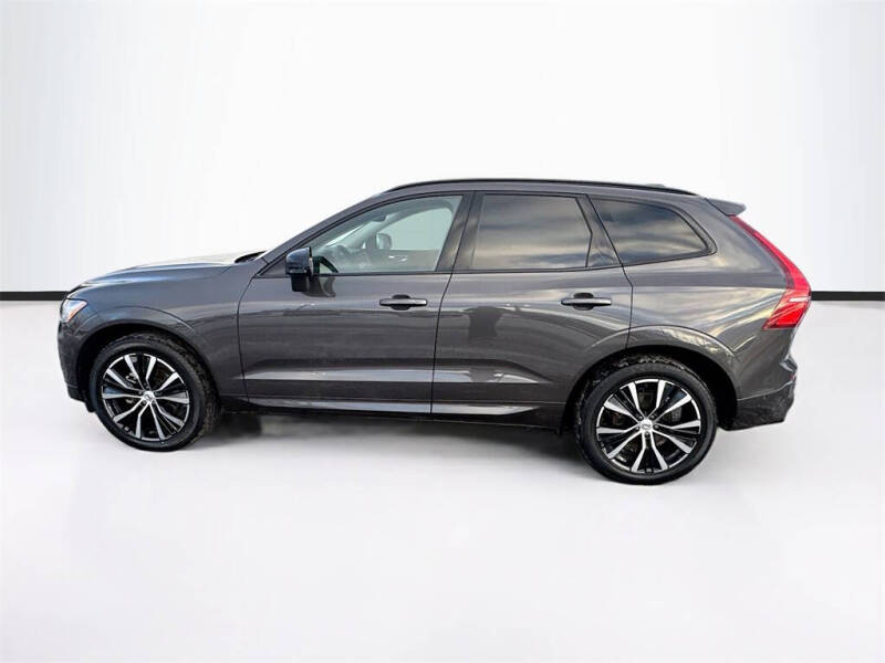 2025 Volvo XC60 B5 Plus Dark Theme