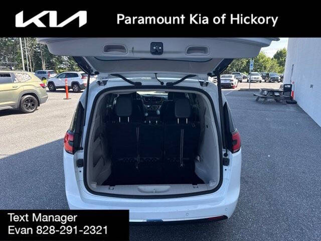 2024 Chrysler Pacifica Touring L