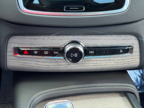 2024 Volvo XC90 Recharge T8 Ultimate Bright Theme 7P