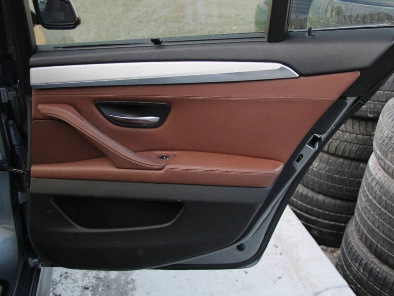 2011 BMW 5 Series 550i xDrive