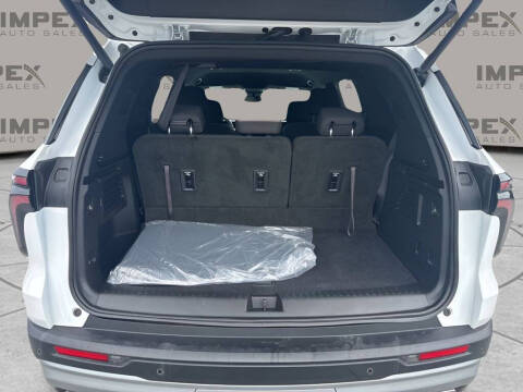 2025 Chevrolet Traverse LT