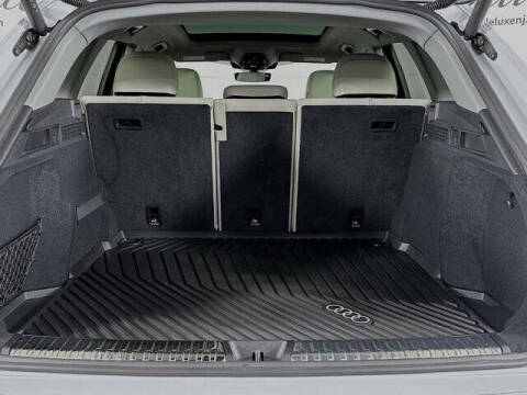 2025 Audi Q5 quattro Premium TFSI