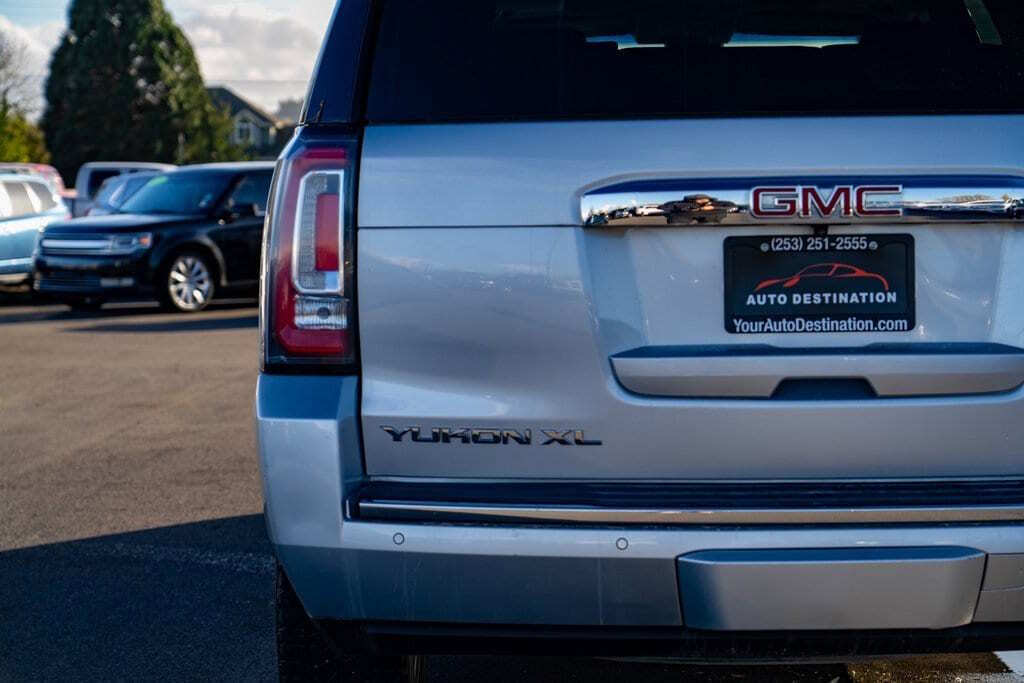 2017 GMC Yukon XL for sale at Auto Destination in Puyallup, WA