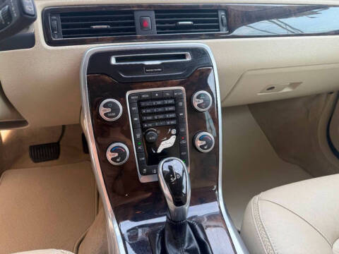 2016 Volvo XC70 T5 Drive-E Platinum